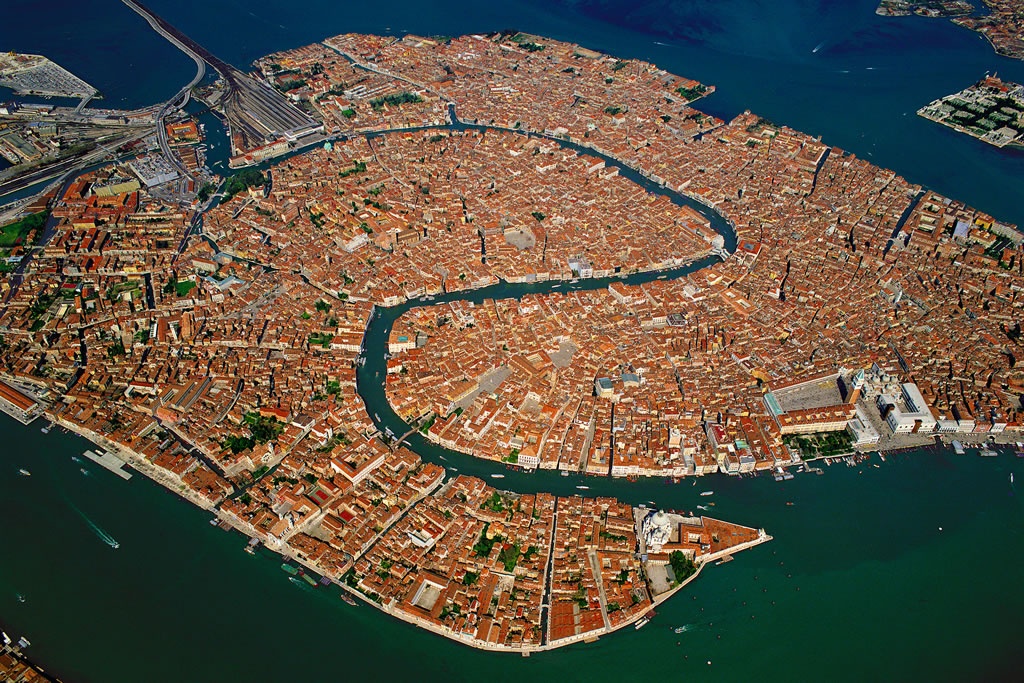Venice_Old_Town_Lagoon_Aerial_View