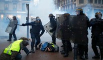 france-protests-7