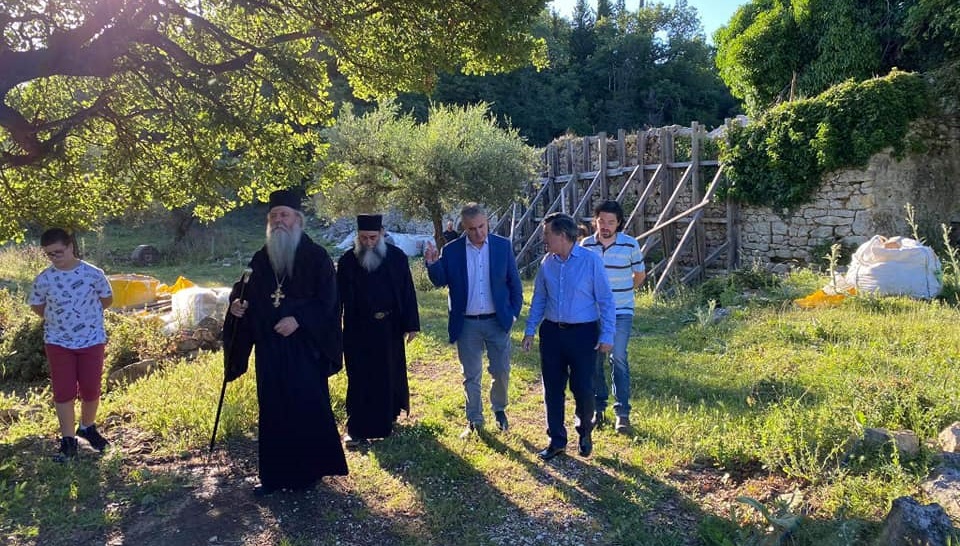 5_martinos_kokkini_ekklisia