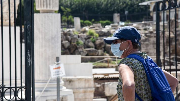 anthropoi-me-maskes-6