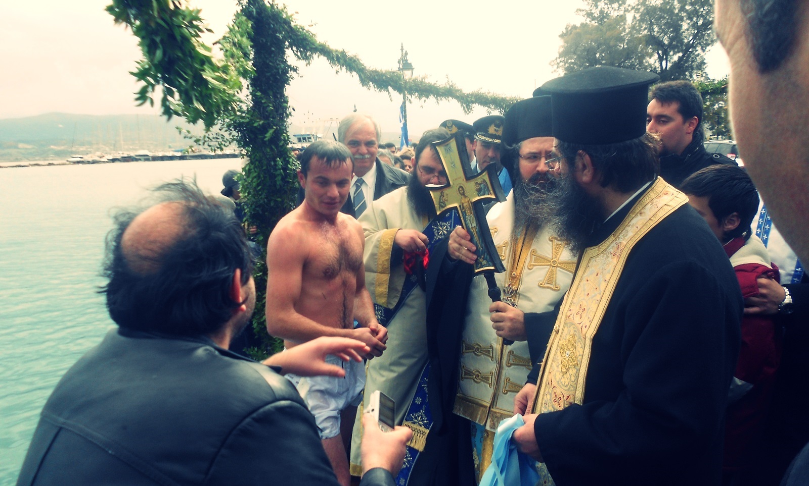 17_agiasmos_ydaton_2012