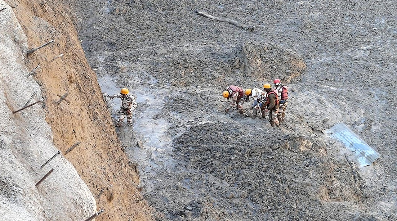 837457_bigpicture_292207_indien_gletscherbruch_tote_body1_afp