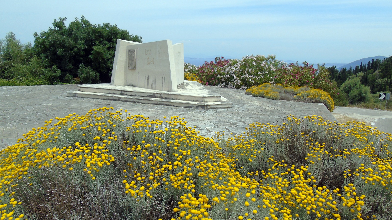 1_mnhmeio_Mpoza_1819