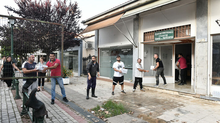 palamas_steki_allileggyhs_07