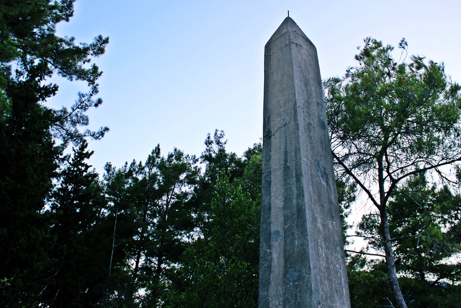 01_oveliskos_agia_Kyriaki