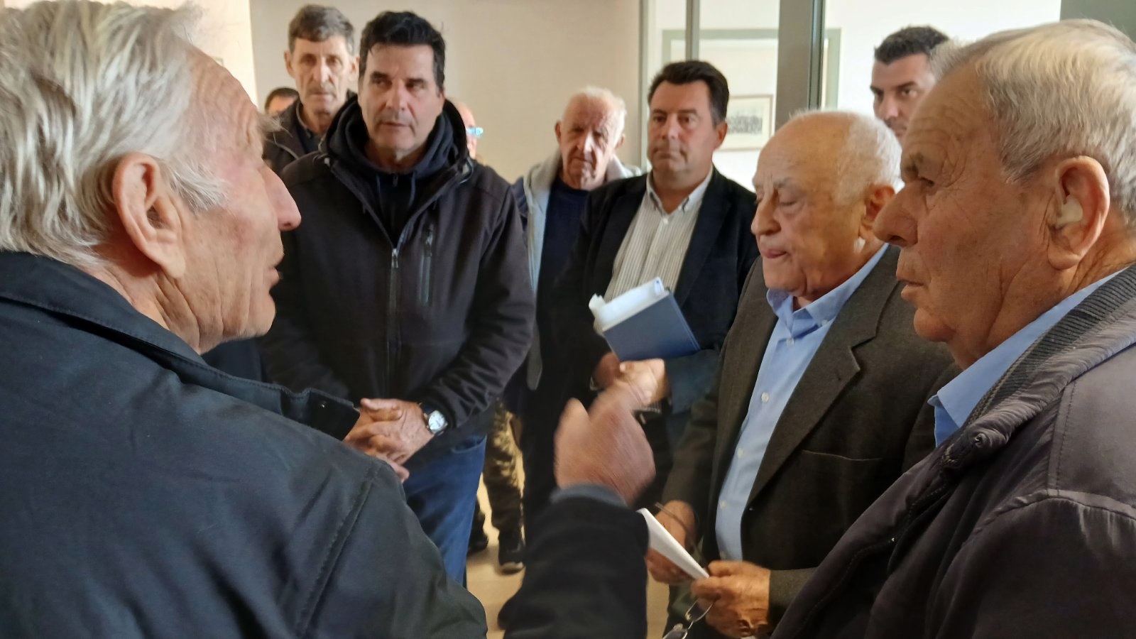 1_sygkentrosi_anepitirita