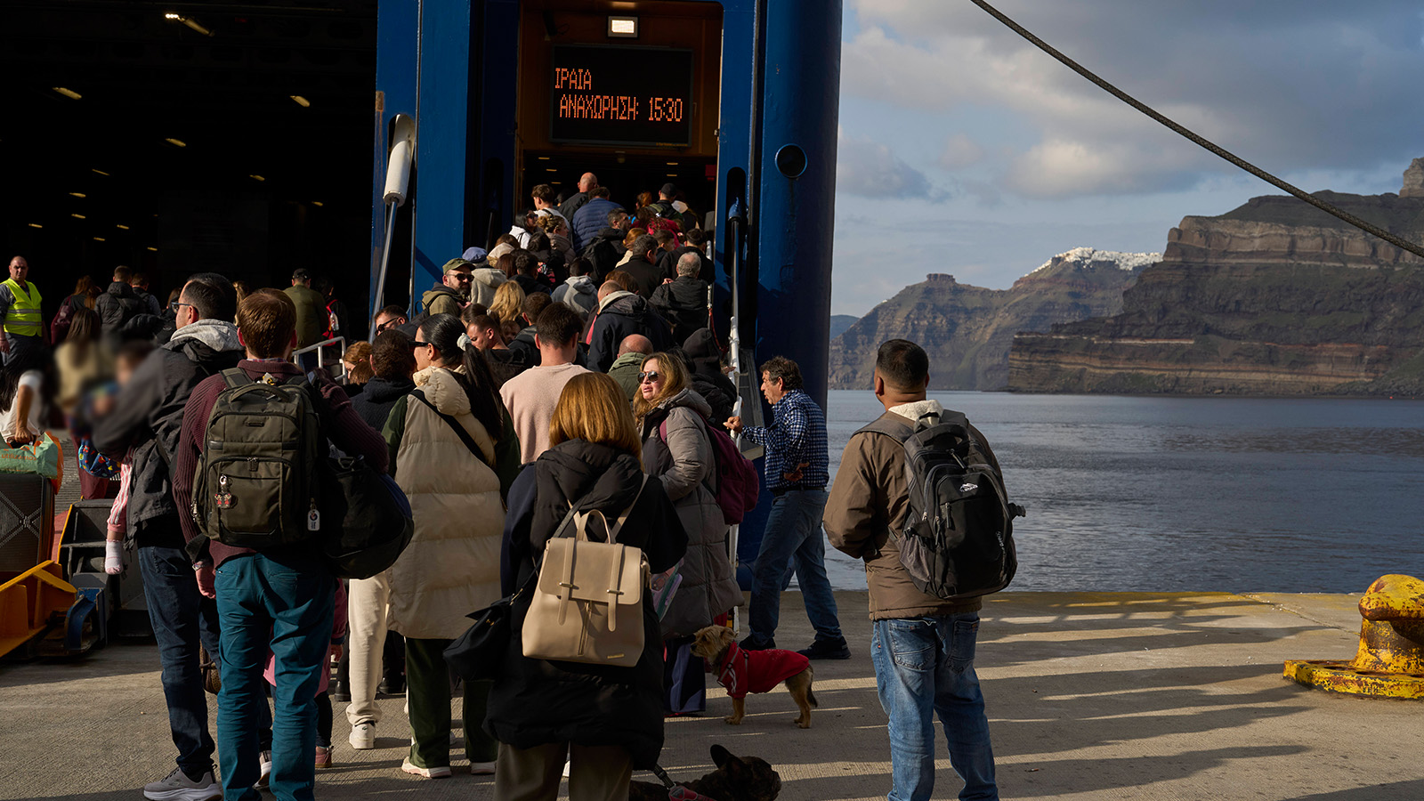 greece-earthquakes-santorini-5