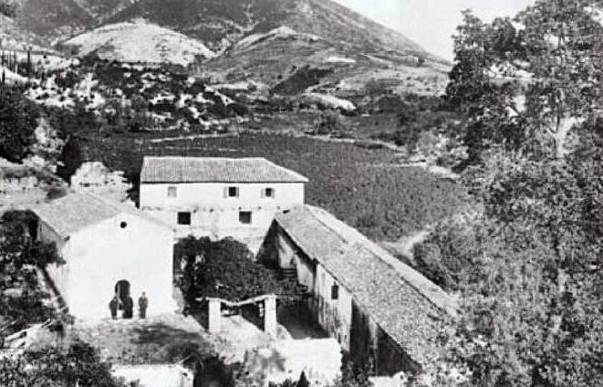 01_kokkini_ekklisia