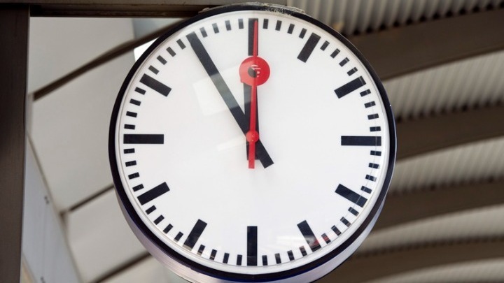 w23-185155w28102334cLOCK1