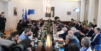 synantisi-mitsotakis-agrotes-13