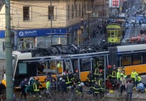 italy-tram-derailment-3