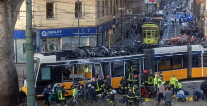 italy-tram-derailment-3