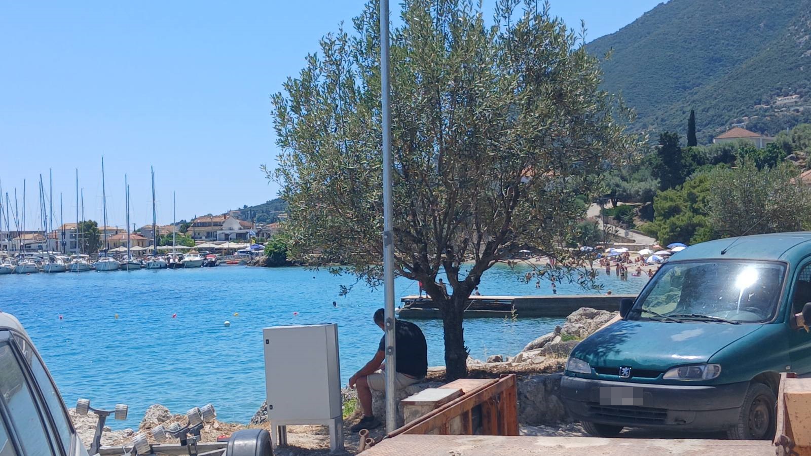 3_paralia_limni