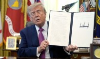 trump-diatagma-limni-odario